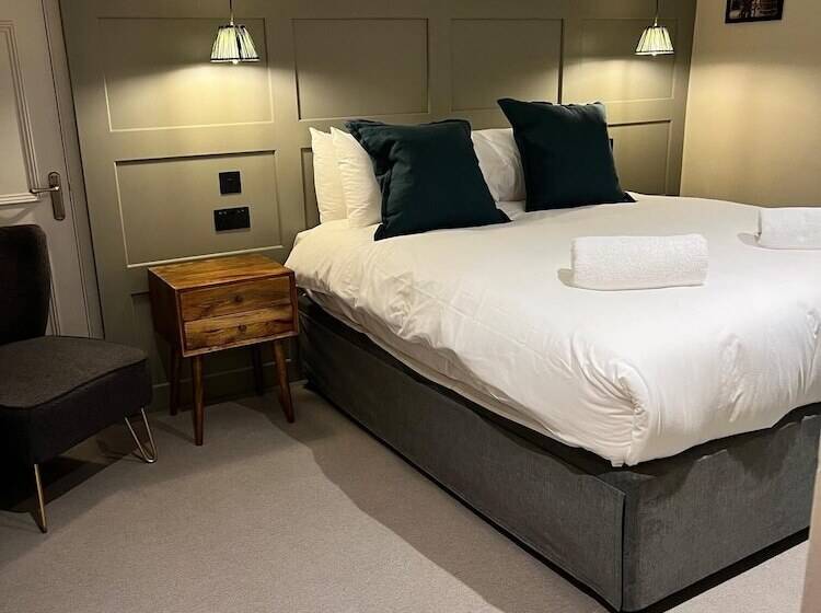 סוויטה משפחתית, The Punchbowl Inn