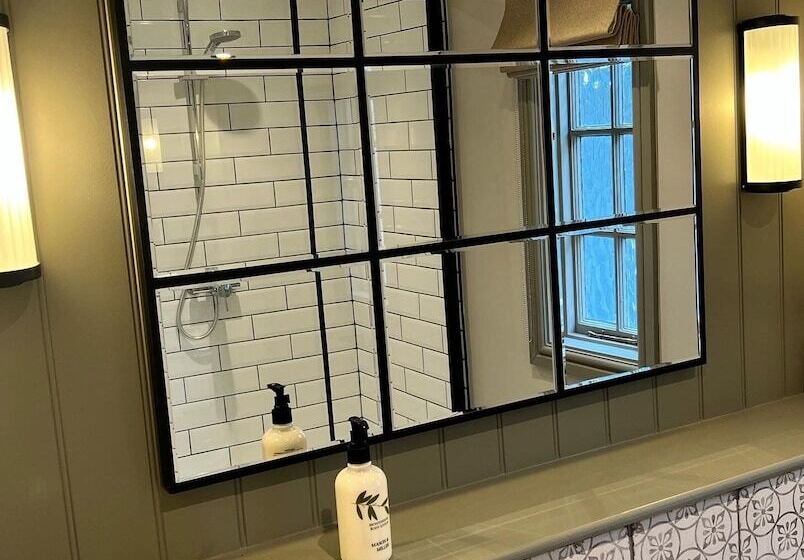 غرفة قياسية, The Punchbowl Inn