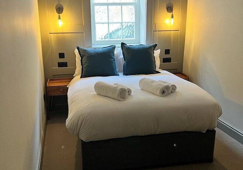 غرفة قياسية, The Punchbowl Inn