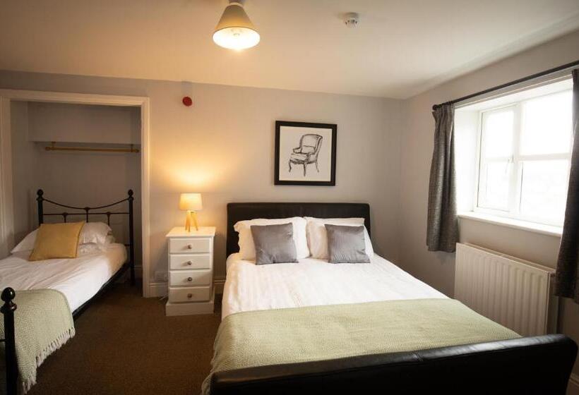 غرفة عائلية, The Sun Inn At Hook Norton