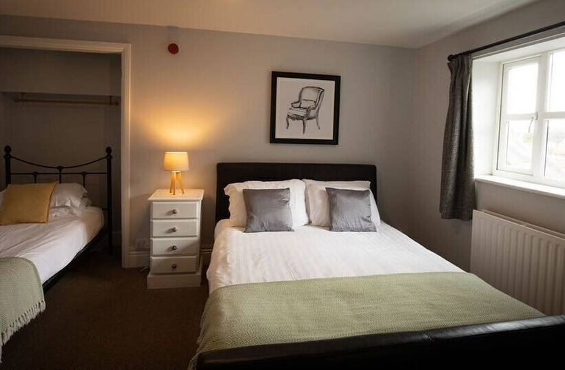 غرفة عائلية, The Sun Inn At Hook Norton