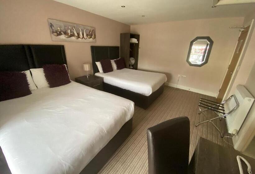 ファミリールーム, The Three Horseshoes