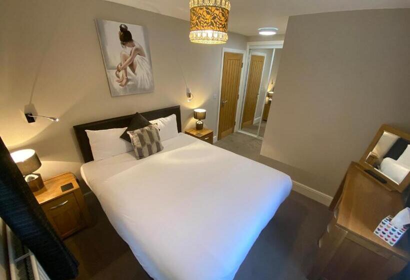 スタンダードスタジオ, The Three Horseshoes