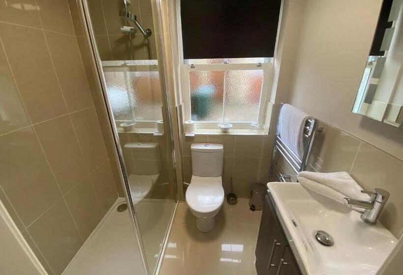 スタンダードスタジオ, The Three Horseshoes