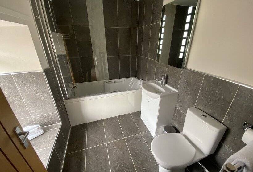 スタンダードルーム, The Three Horseshoes