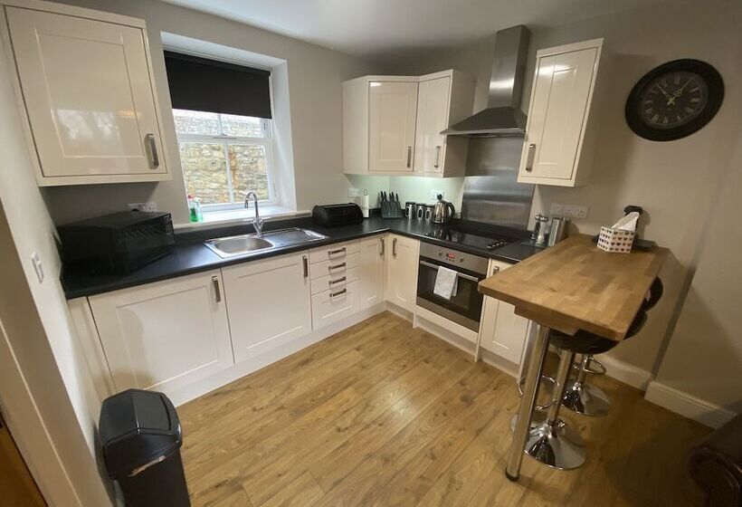 スタンダードスタジオ, The Three Horseshoes