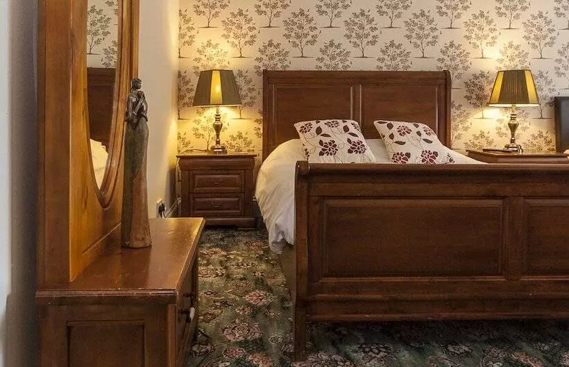 اتاق خانوادگی, Bank Guest House