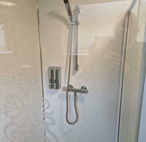 חדר סטנדרט, Chamberlain House