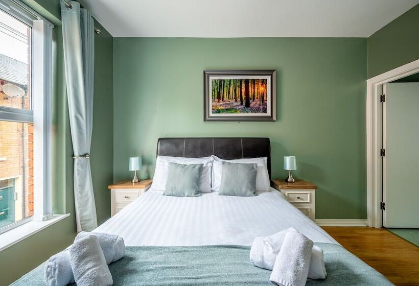 חדר סטנדרט, Chamberlain House