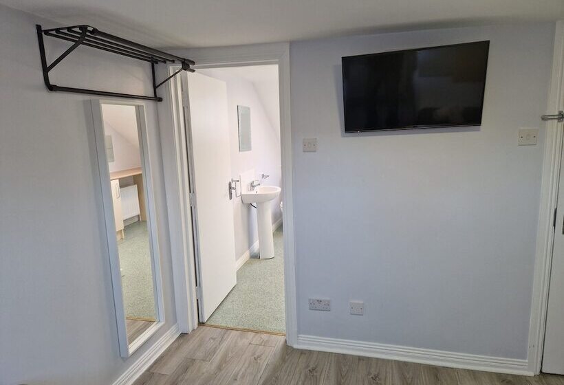 חדר משפחתי, Chamberlain House