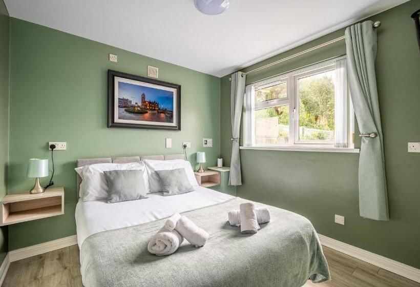 חדר סטנדרט, Chamberlain House