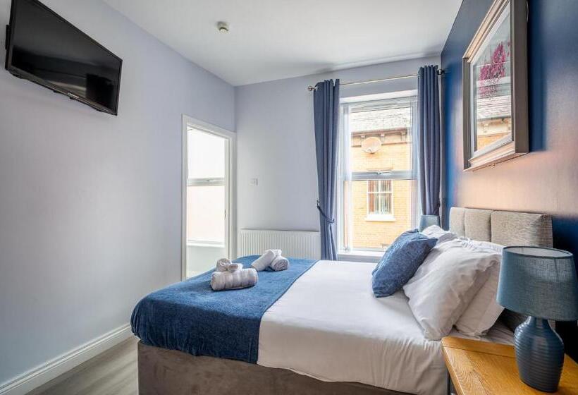 חדר סטנדרט, Chamberlain House