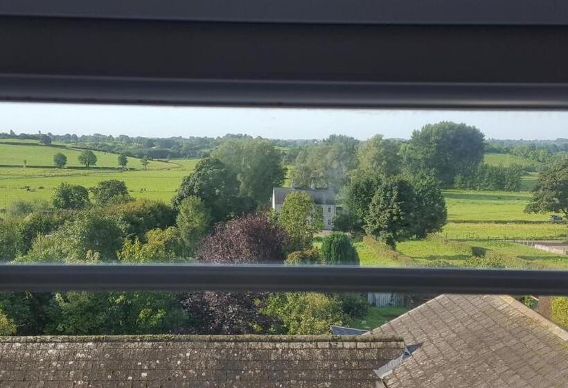 Номер Базовый Совметсный Санузел, Charlemont House