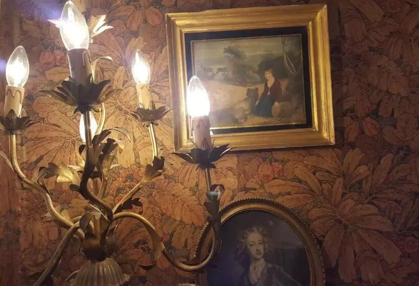 浴室共有のエコノミールーム, Charlemont House