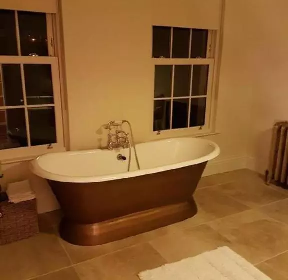 デラックスルーム, Charlemont House