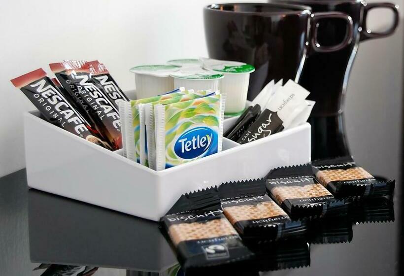 Номер Стандарт, Miller House Courtyard