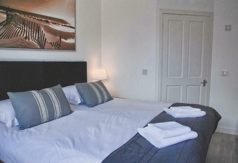 Номер Стандарт, Miller House Courtyard