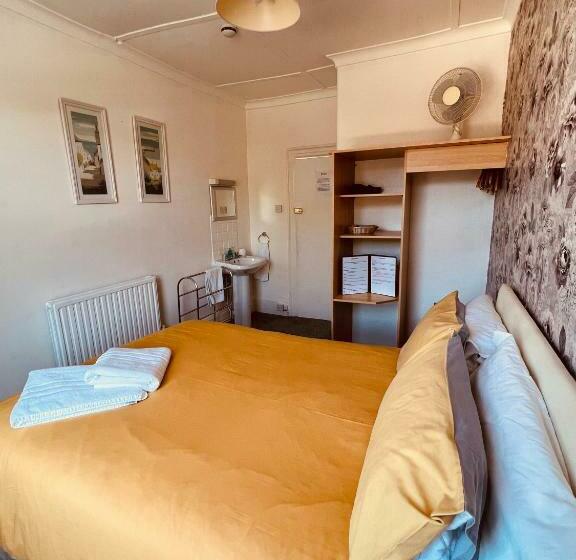 バス共有のスタンダードルーム, The Rosefield