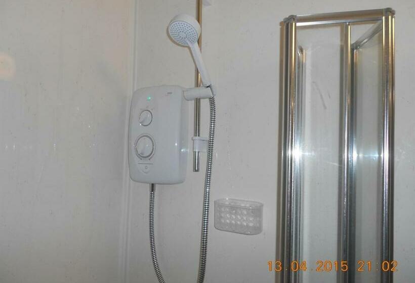 バス共有のスタンダードルーム, The Rosefield