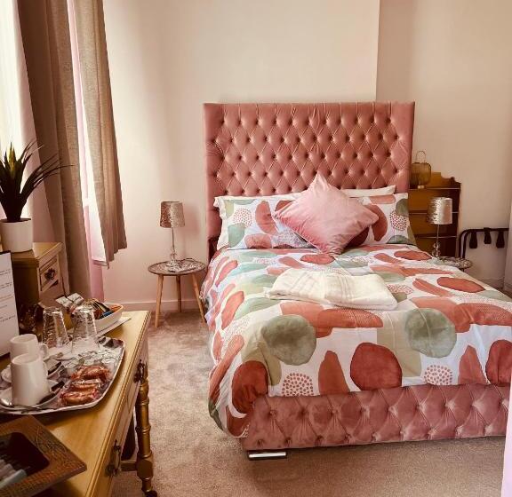 ベーシックルーム, The Rosefield