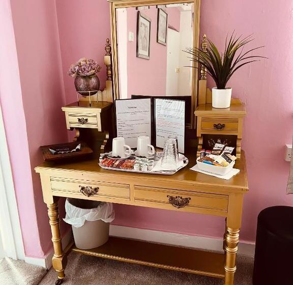 ベーシックルーム, The Rosefield