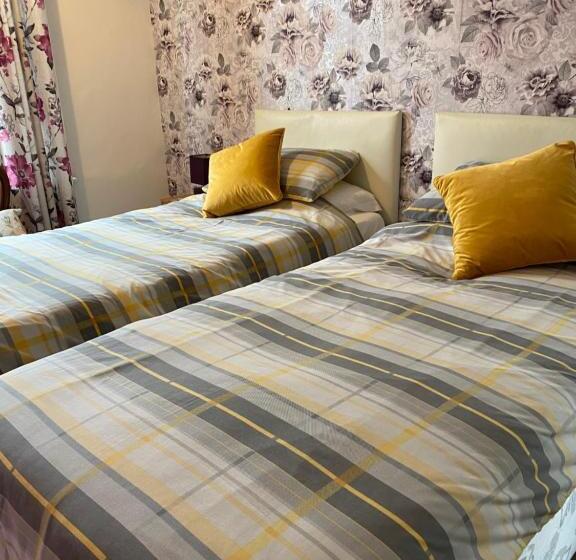 バス共有のスタンダードルーム, The Rosefield