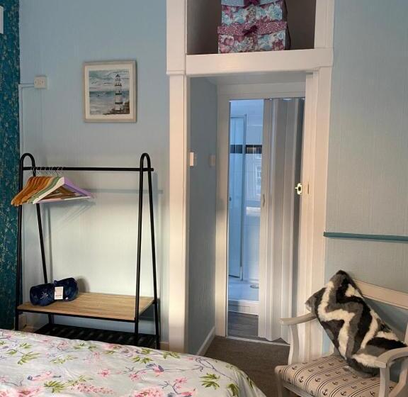 スタンダードルーム, The Rosefield