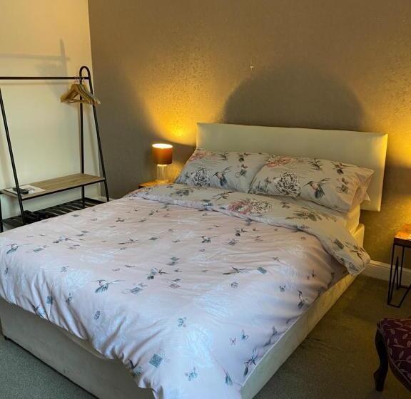 ファミリールーム, The Rosefield