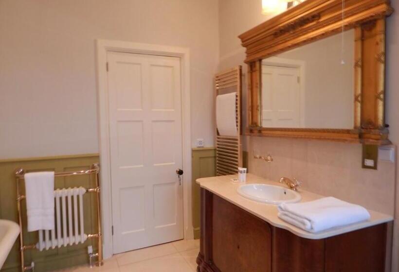 Standard Room, Westgate Manor