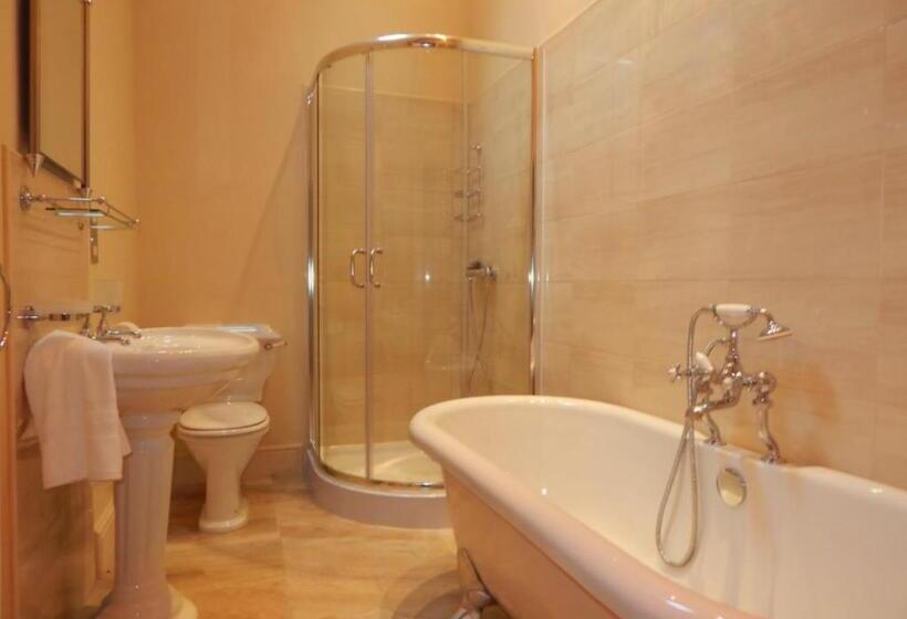 Standard Room King Size Bed, Westgate Manor