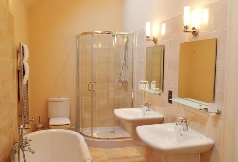 Family Suite, Westgate Manor