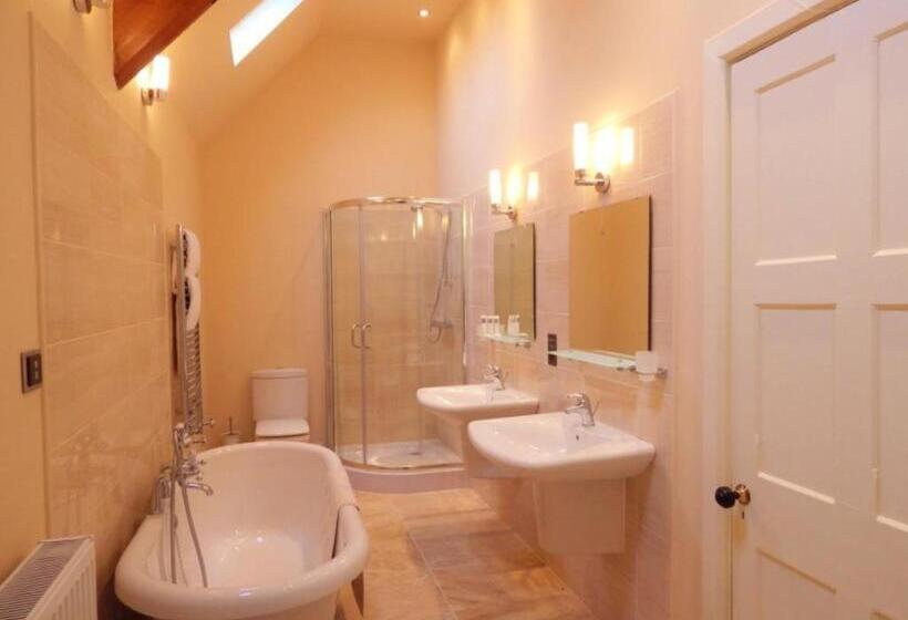 Deluxe Room, Westgate Manor