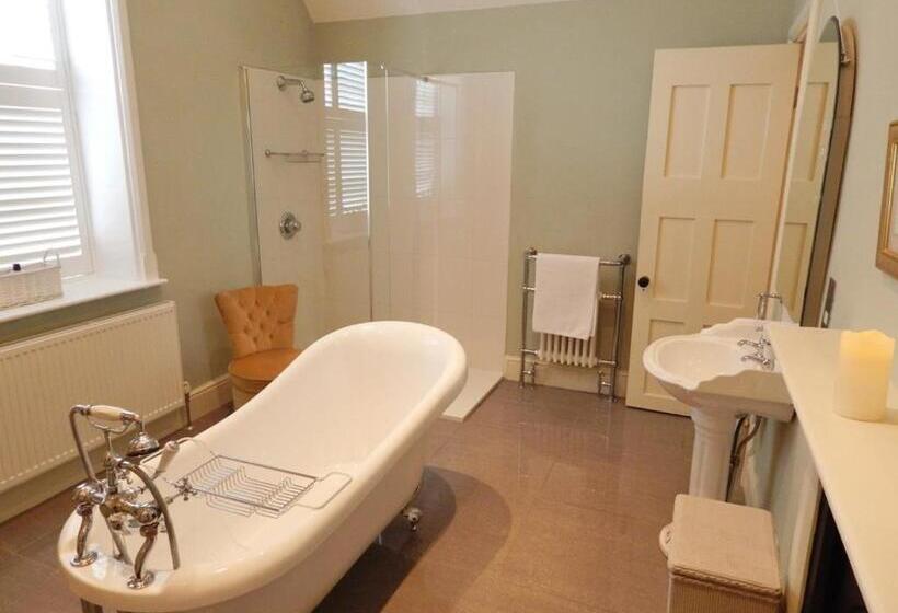 Standard Room, Westgate Manor