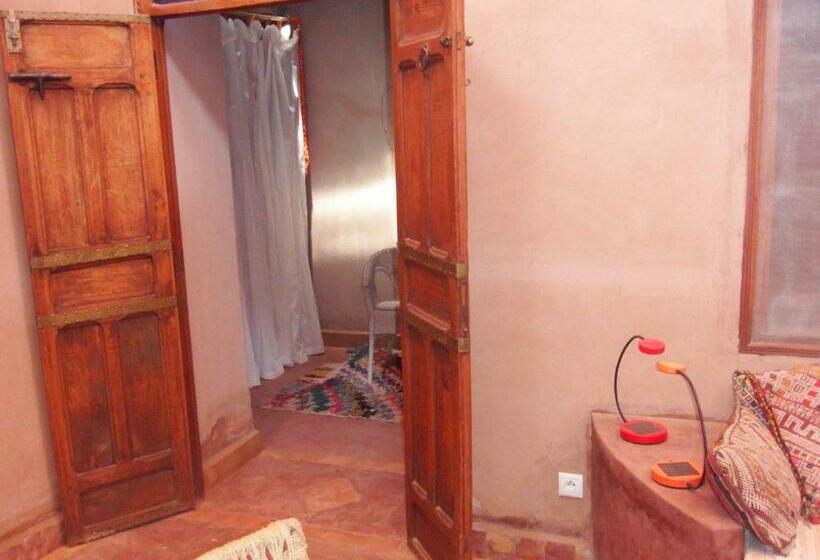 اتاق استاندارد یک نفره, Dar Paru