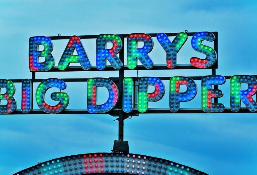 غرفة عائلية, Carnately Lodge