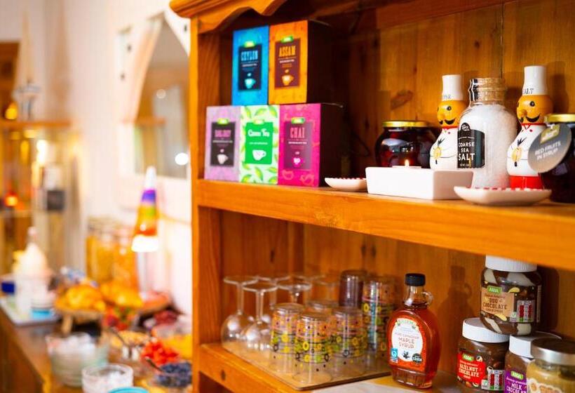 غرفة عائلية, Carnately Lodge