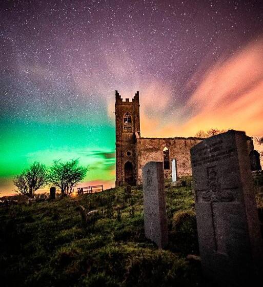 غرفة قياسية ثلاثية, Carnately Lodge