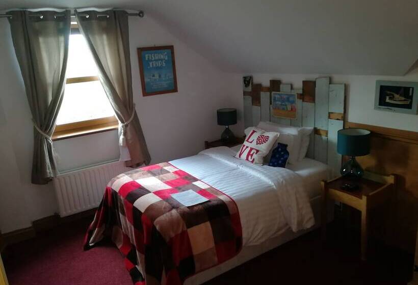 غرفة عائلية, Carnately Lodge