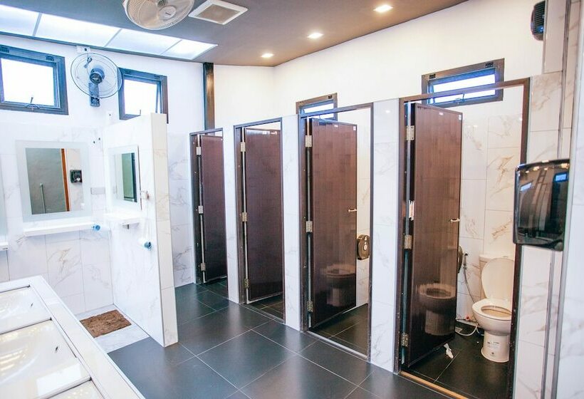 Кровать в Общей Комнате, D Well Hostel