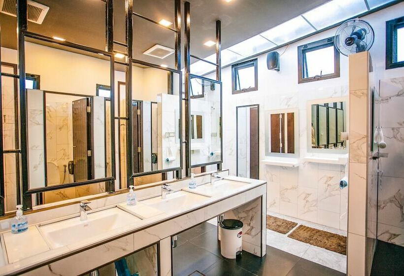 Кровать в Общей Комнате, D Well Hostel