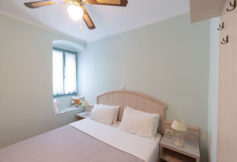 סוויטה עם מרפסת, 999 Luxury