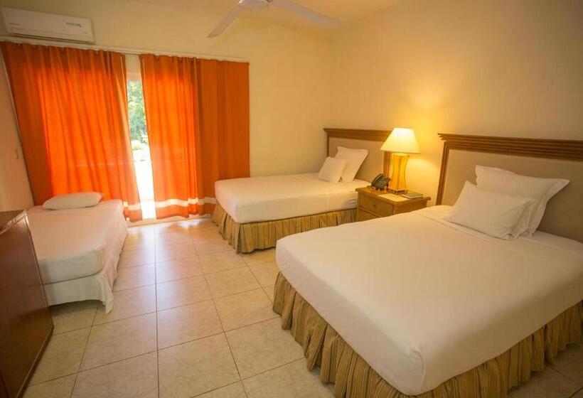 اتاق لوکس سه تخته, Auberge Villa Cana