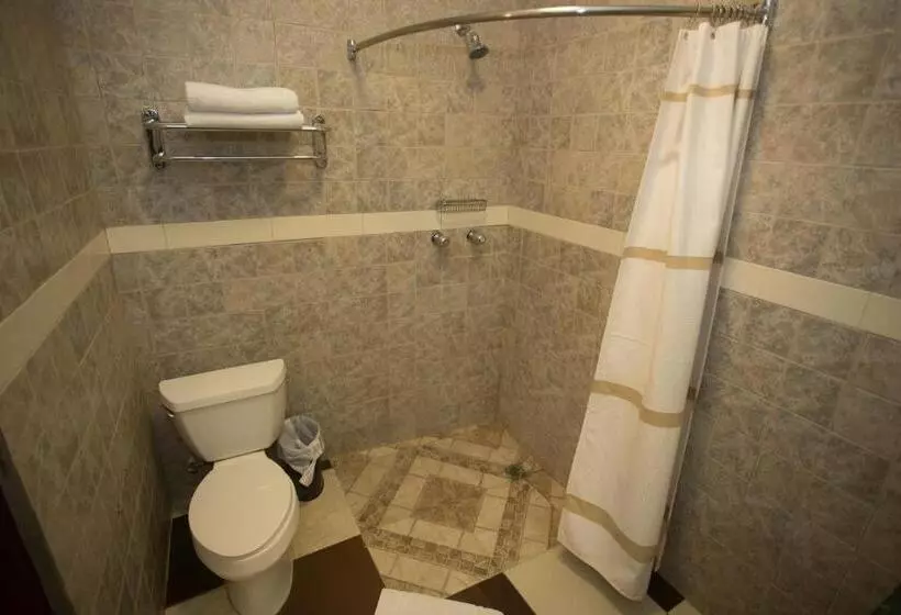 اتاق لوکس سه تخته, Auberge Villa Cana