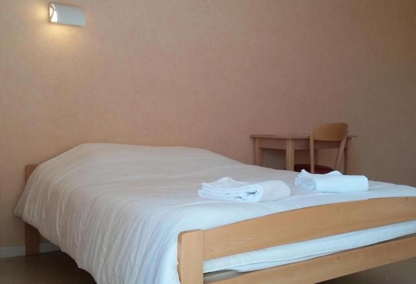 スタンダードルーム, Accueil Du Couvent De Malet