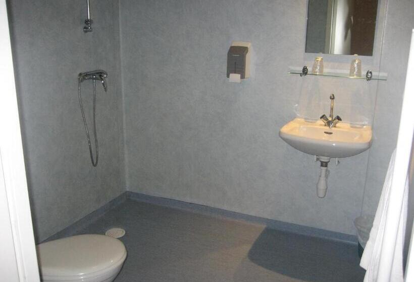 スタンダードスタジオ, Accueil Du Couvent De Malet