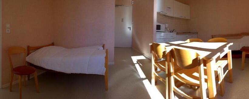 スタンダードスタジオ, Accueil Du Couvent De Malet