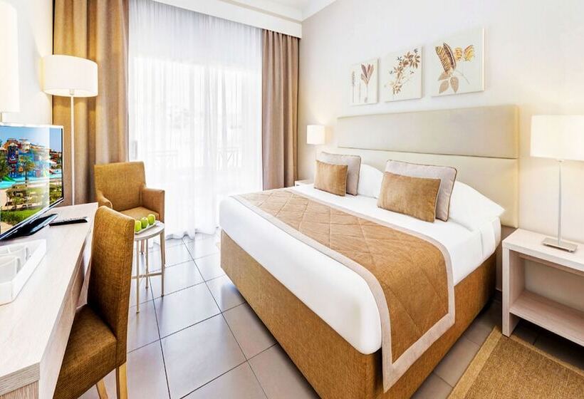 اتاق خانوادگی, Jaz Aquaviva