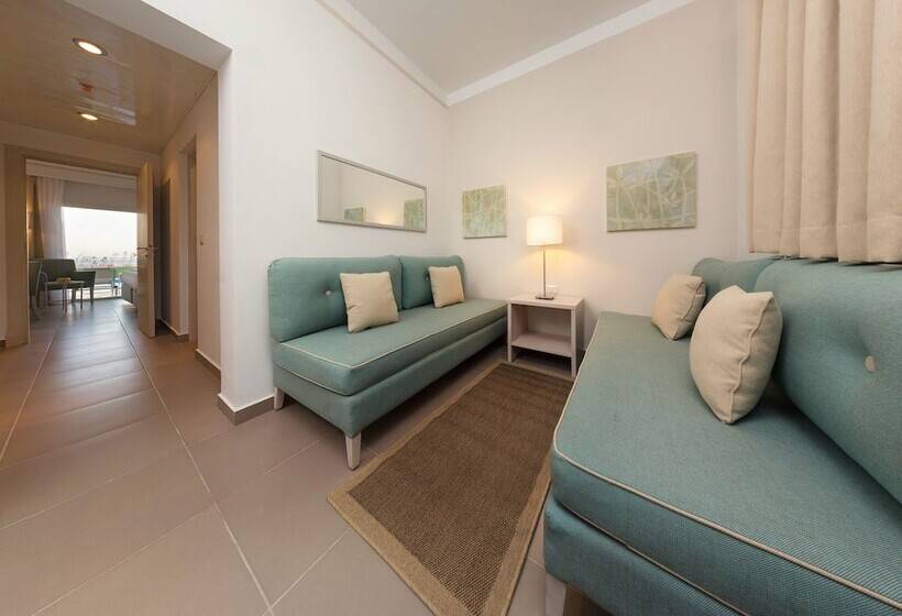 اتاق خانوادگی, Jaz Aquaviva