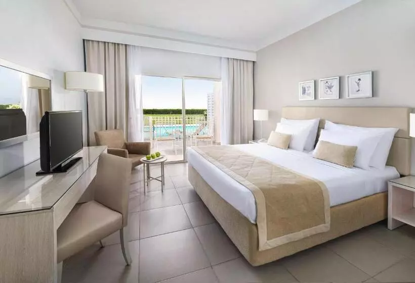Superior Room Queen Bed