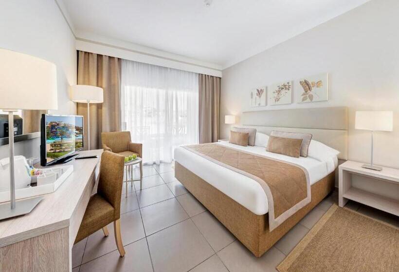 اتاق خانوادگی, Jaz Aquaviva